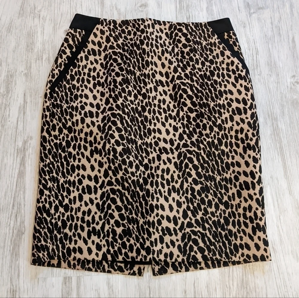 Outback Red Leopard Print Pencil Skirt with Small‎ Back Slit Size 4